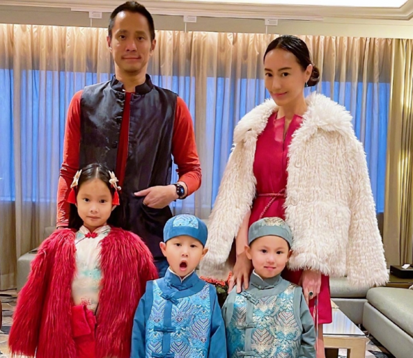 明星春節曬全家福，洪欣張丹峰同框，13歲森碟身高已超田亮