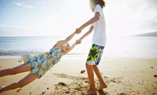 舉高高讓娃住進ICU，5個常見遊戲孩子愛玩卻高危，父母一定要避開