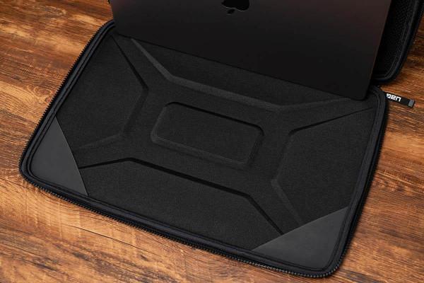 這個內膽包符合MacBook Pro的氣質，保護效果全面，功能設計貼心