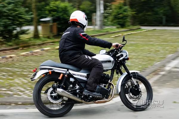 試駕報告：宗申WEEK8，萬元內配備靈魂啟動杆的輕派復古車