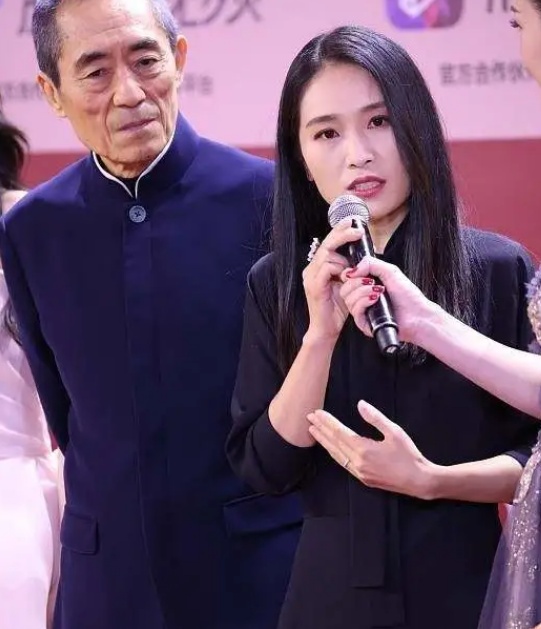 張藝謀低調38年的大女兒,藏得夠深啊!是人們熟悉的導演 張藝謀低調38年的大女兒,藏得夠深啊!是人們熟悉的導演