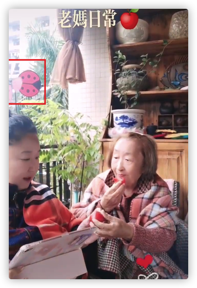 87歲彭玉罕露面,坐陽臺逗女兒樂到滿臉笑,身形消瘦精神好狀態佳 87歲彭玉罕露面,坐陽臺逗女兒樂到滿臉笑,身形消瘦精神好狀態佳