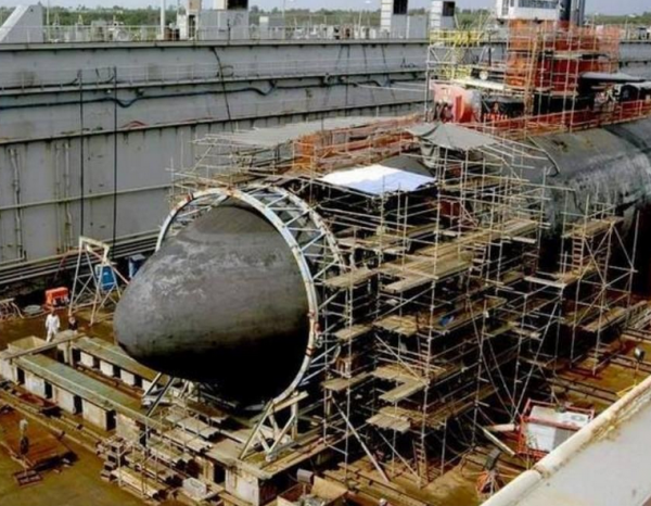 2005年，一艘美國核潛艇正常航行，突然一聲巨響，99人不幸傷亡