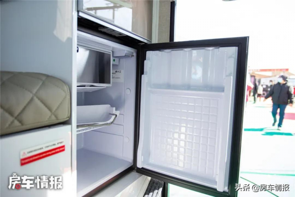 10.8萬的越野房車,能洗澡做飯適合2大1小,開門方式像戰車 10.8萬的越野房車,能洗澡做飯適合2大1小,開門方式像戰車