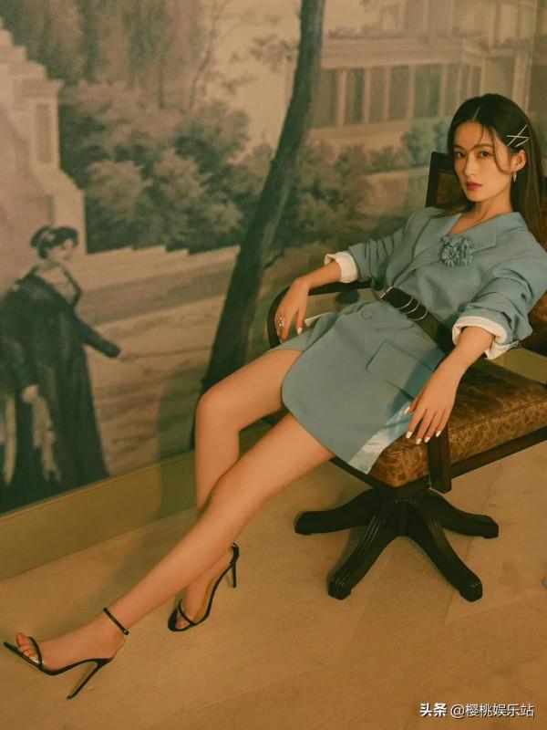 李沁驚豔美圖，清純唯美，笑容甜美