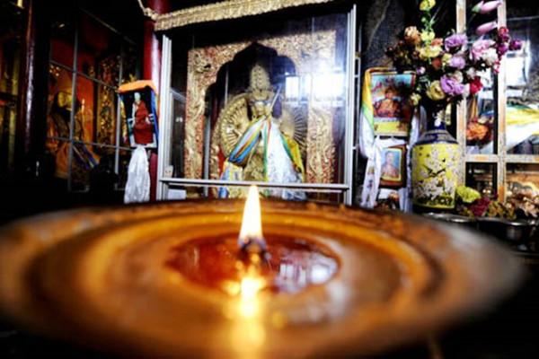 2016年，江西一水庫水位下降，露出了大量佛像