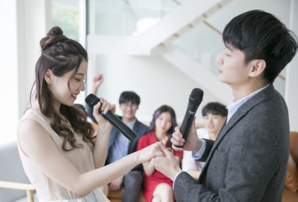大學一女研究生，發現好友都結婚，在宿舍大哭：我根本找不到物件