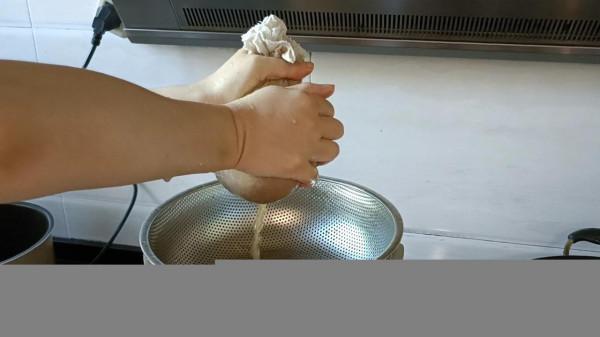 11月遇見它多囤些，一次做20斤放冰箱，隨吃隨取一年不壞，真省事