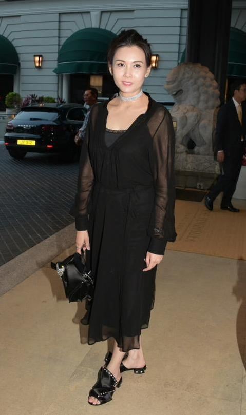 邱淑貞的真實感娛樂圈裡沒幾個人能比得過,穿著睡衣出門,真涼爽 邱淑貞的真實感娛樂圈裡沒幾個人能比得過,穿著睡衣出門,真涼爽