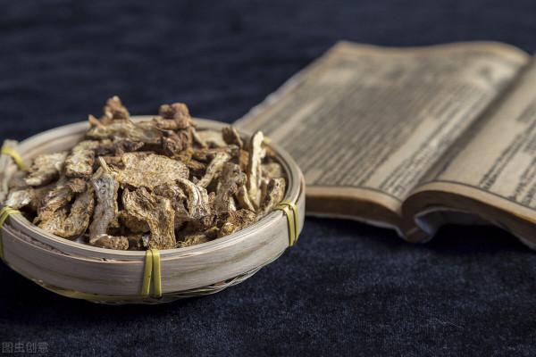 白朮+蒼朮,一個補脾,一個運脾,可治脾虛腹瀉,行經血少色淡 白朮+蒼朮,一個補脾,一個運脾,可治脾虛腹瀉,行經血少色淡