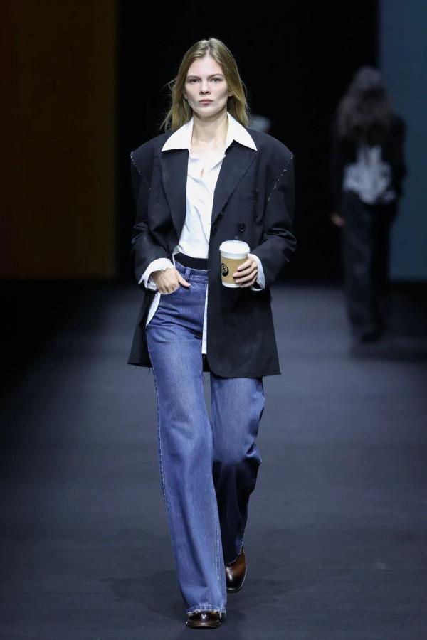 裴蓓的果敢女性衣櫥，被張家誠拍出來了