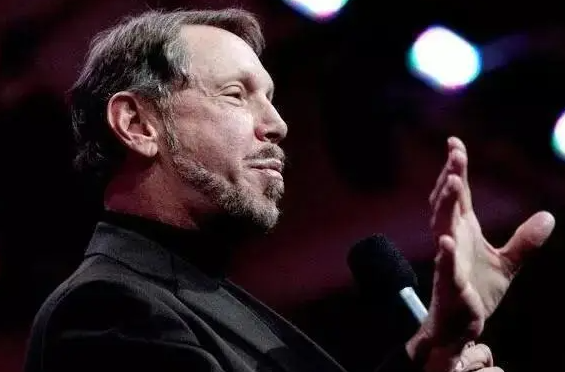 “行走的印鈔機”埃裡森：72歲老頭交25歲女友，為攀比買下一座島