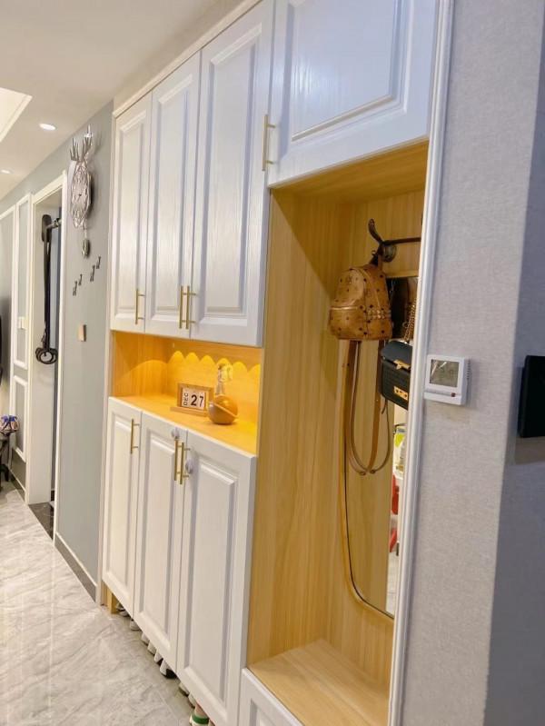 她家89平米，全屋簡潔大方又顯大，尤其是入戶鞋櫃，越看越喜歡