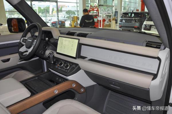 新車 &vert; 售價78&period;8萬元，路虎衛士90虎威雄心版到店實拍，限量400輛