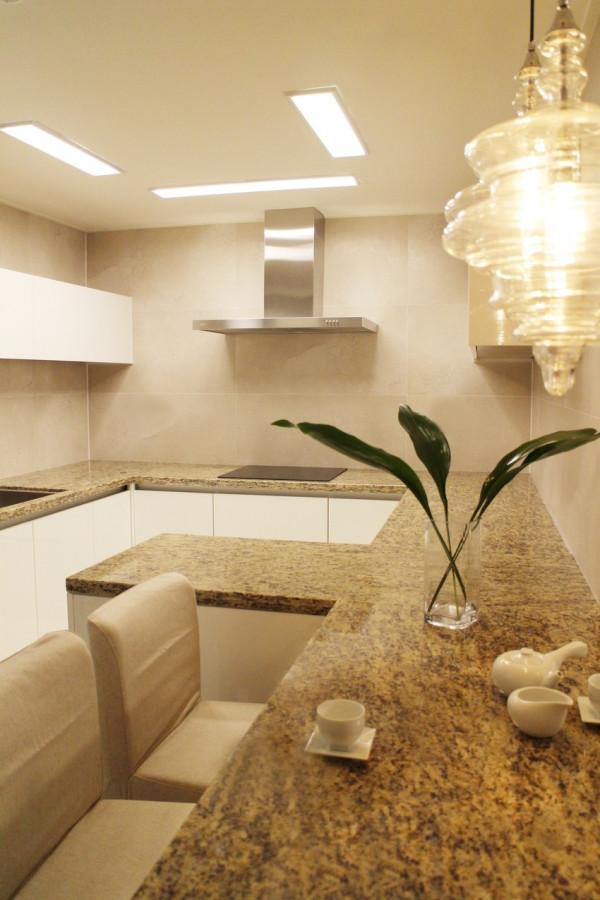 二手房按照父母喜好來改造，簡簡單單談不上奢華，舒適感卻很強烈