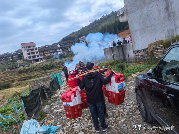 福建農村喜宴，土廚師真廚藝，親友都誇：這菜比大酒店實在還好吃