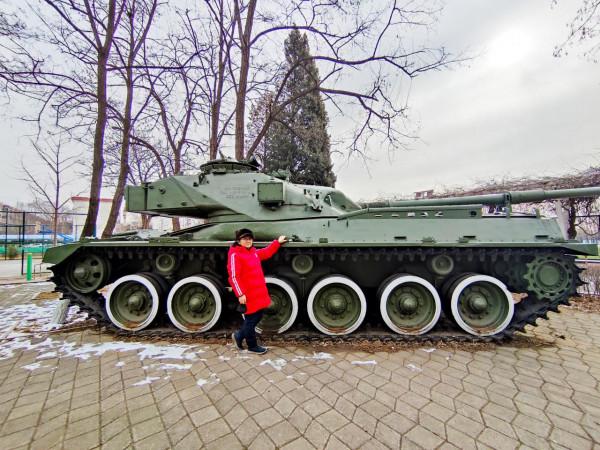 北京這個小區竟然藏著數十輛坦克，如同露天博物館，可近距離接觸