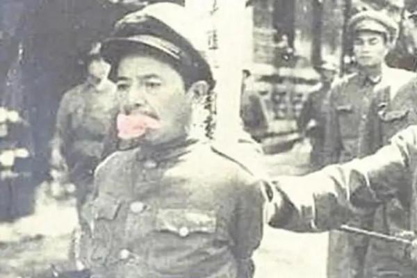 血戰邊城之一：營長帶五名戰士向三千土匪反衝鋒，眾匪竟離奇潰逃