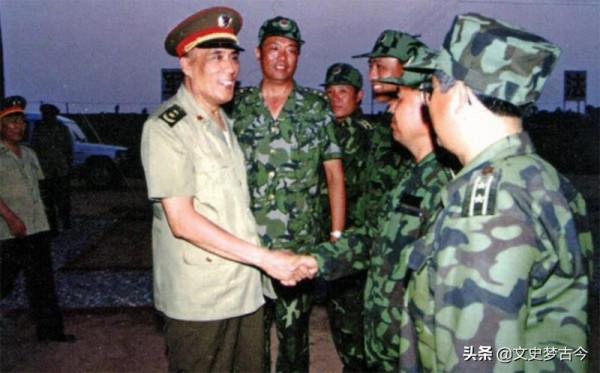1988年實行新的軍銜制,南京軍區正、副司令員,授予什麼軍銜? 1988年實行新的軍銜制,南京軍區正、副司令員,授予什麼軍銜?
