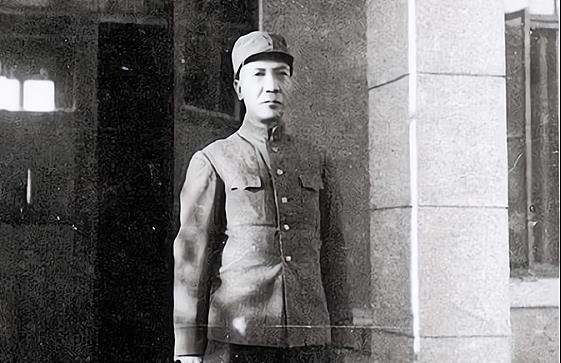 東北野戰軍原本有3位副司令，為何改編為四野後，一個都不剩了？