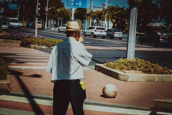 走路狀態能看出壽命長短?65歲後,長期堅持走路的老人身體如何? 走路狀態能看出壽命長短?65歲後,長期堅持走路的老人身體如何?