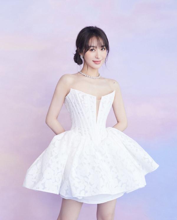 “白天鵝”孫藝娜走紅，芭蕾服穿出了精緻範，“人形朱䴉”舞絕美