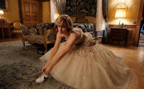 小K與女友終成定局！被求婚後女人味更足，與黛安娜相似度驚人