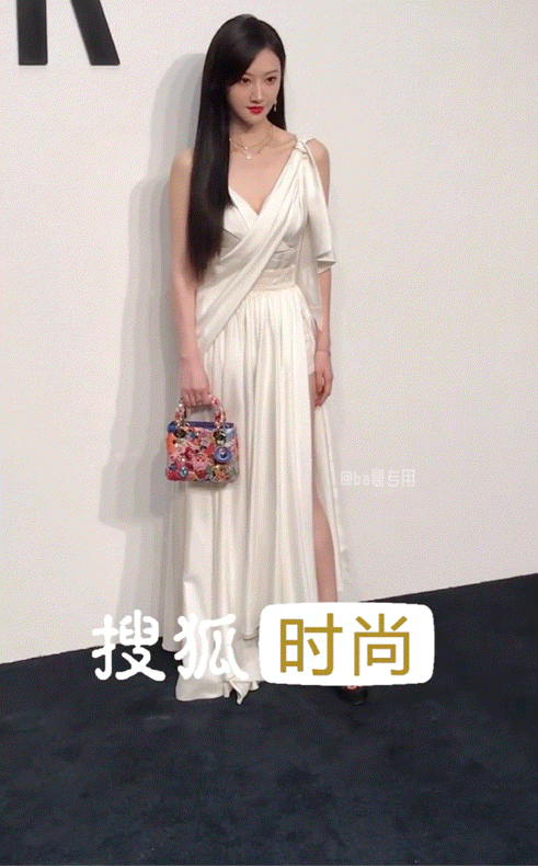 這麼一對比，還是景甜更好看，像希臘女神，angelababy太瘦了