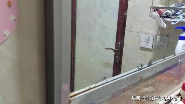 住酒店時，看到這種鏡子最好要留心，可能是雙面透視鏡，提示家人