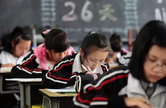 初中生喜迎中考“新政策”，中考50%分流將取消？家長直呼等到了