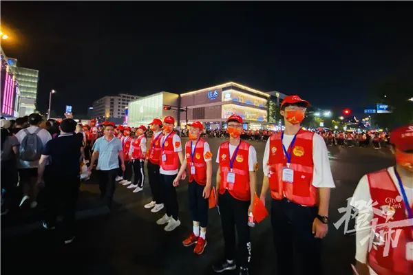 這個國慶誰最火？北京、上海、成都上榜！這個地方“最美人牆”也上線了