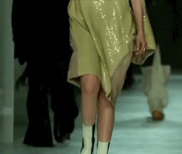 這張臉我們愛了很多年，你卻說她的長相“辱華”？