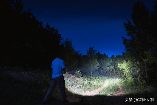 雙光源設計，覆蓋你所有照明需求—Lumintop 雷明兔E21C雙光源手電