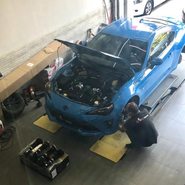 以為改裝後的豐田86能泡妞，改完後換來的卻是1087和一群&OpenCurlyDoubleQuote;基友&rdquo;