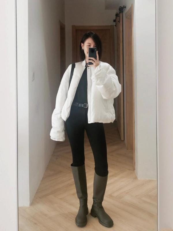 被今年的穿法驚豔到，叫“靴中褲”穿法，奔五奔六穿了時髦又得體