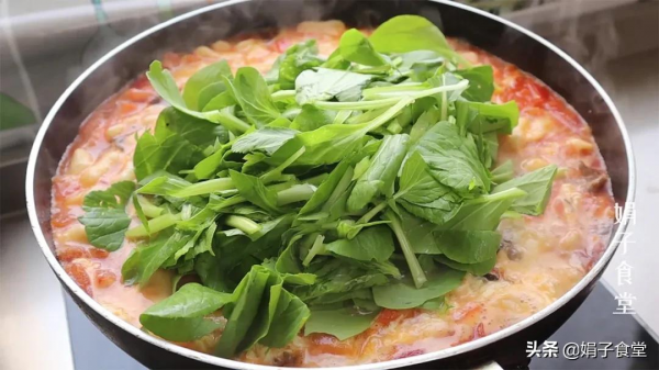 天冷了，就饞這道麵食，比麵條好吃，比餃子簡單，一大鍋吃不夠