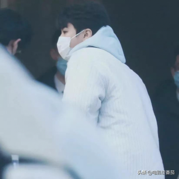 春晚五次聯排：趙麗穎緊身褲吸睛，沈騰眼神犀利，張小斐知性俏皮