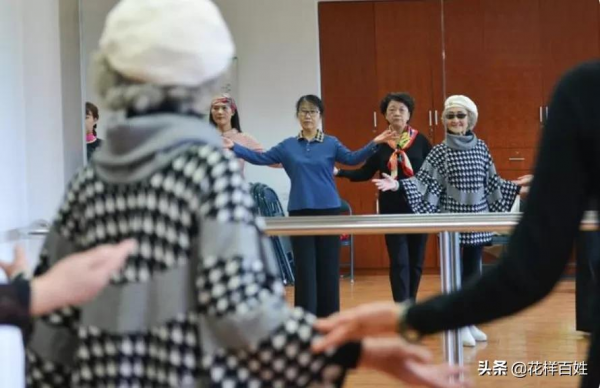 她是南京大屠殺倖存者,90歲塗口紅,穿高跟鞋,活得比90後還美 她是南京大屠殺倖存者,90歲塗口紅,穿高跟鞋,活得比90後還美