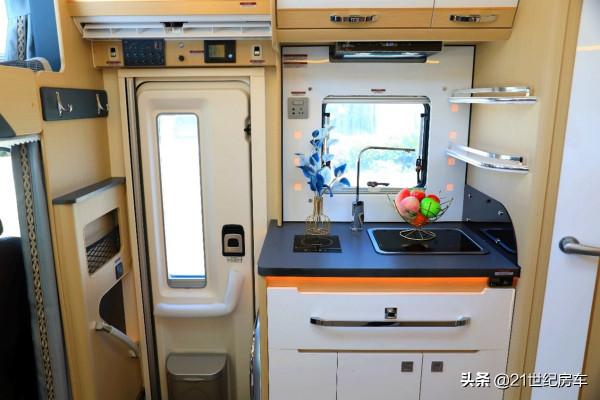 歐式設計風格，商務旅居兼備！鉑馳旅行家雙拓展房車