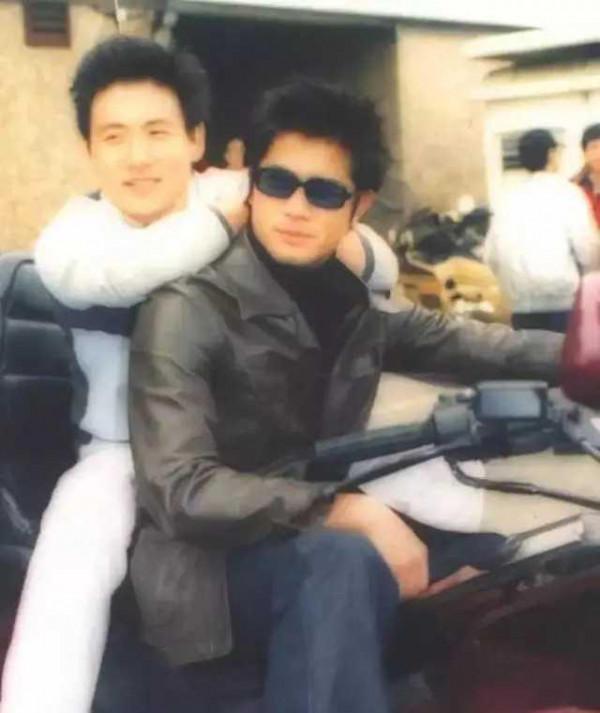 20張老照片:章子怡手拿可樂、王寶強在少林習武,時間再也回不去了