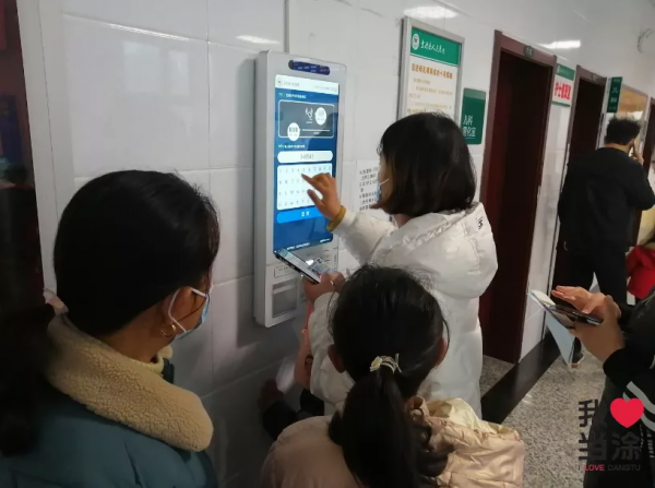 人均排隊3小時！當塗人民醫院兒科爆滿，家長、醫生忙到起飛