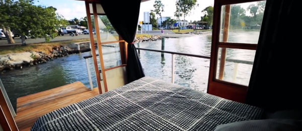 男子花百萬將家搬到水面上 12㎡漂浮小屋每月管理費至少三千