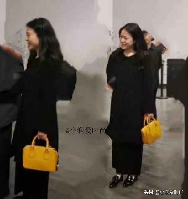 45歲翁帆越發知性脫俗,穿羽絨服戴針織帽時髦保暖,書卷氣真迷人 45歲翁帆越發知性脫俗,穿羽絨服戴針織帽時髦保暖,書卷氣真迷人