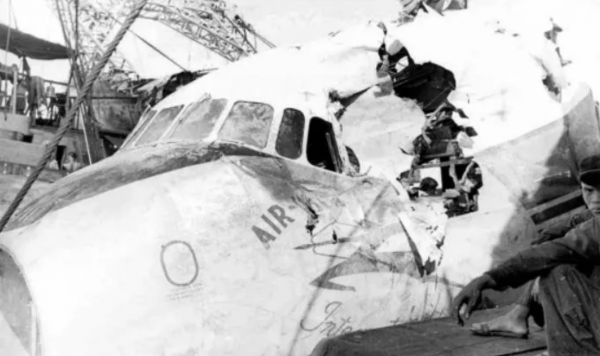 1955年蔣介石派人暗殺周恩來,飛機爆炸後,發現周恩來不在飛機上 1955年蔣介石派人暗殺周恩來,飛機爆炸後,發現周恩來不在飛機上