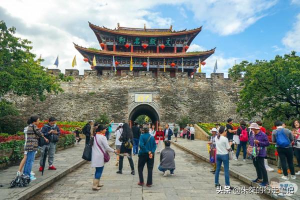 不去江南，也不去皖南，而是去更悠然愜意，更令人神往的雲南古鎮