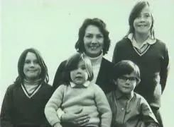 丹麥平民太子妃50歲生日照出爐，她才是頂級模範灰姑娘吧