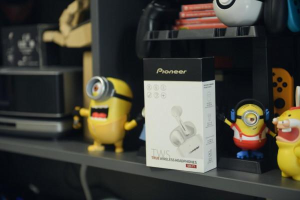 先鋒T1半入耳式tws藍芽耳機，小巧鵝卵石別樣音樂體驗