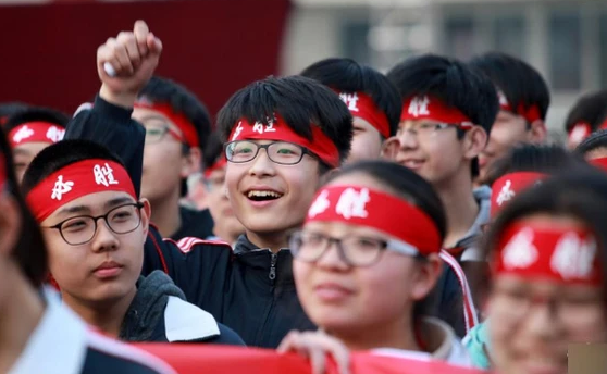 初中生喜迎中考“新政策”，中考50%分流將取消？家長直呼等到了