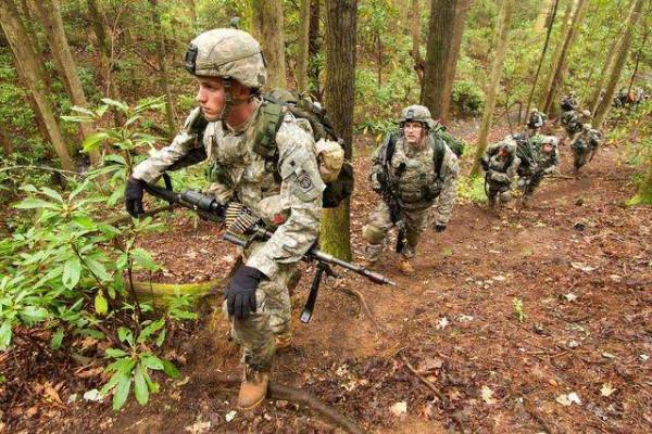 這就是美國遊騎兵的真實訓練,和中國解放軍相比到底誰更勝一籌? 這就是美國遊騎兵的真實訓練,和中國解放軍相比到底誰更勝一籌?