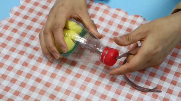 洗碗油膩還傷手,教你自制洗碗“神器”,手不沾水不沾油,漲知識 洗碗油膩還傷手,教你自制洗碗“神器”,手不沾水不沾油,漲知識